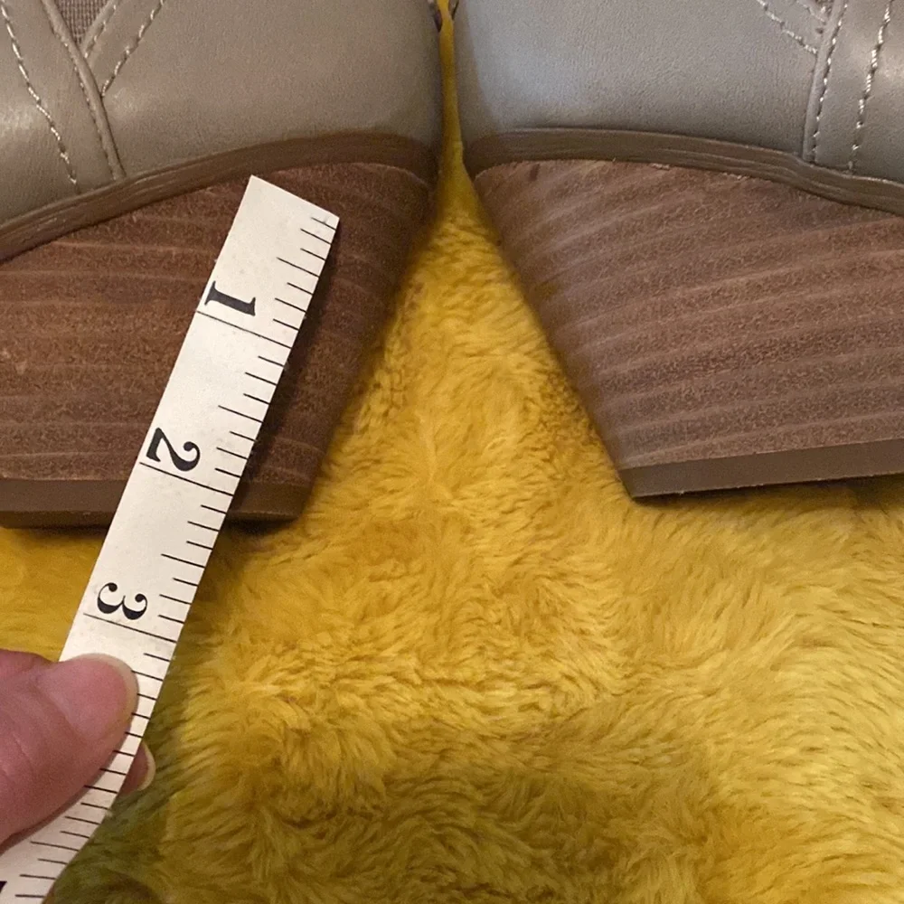 Dolce Vita Yelka Taupe Booties Size 6 - Picture 4 of 5